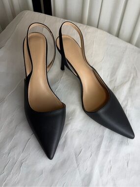 Sleek Black Pointed-Toe Slingback Heels